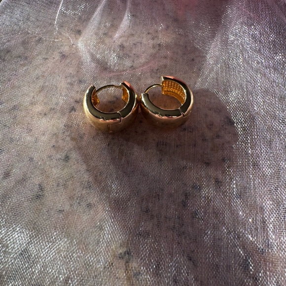 Quince Chunky Gold Hoop Earrings 14k Vermeil - Picture 3 of 12